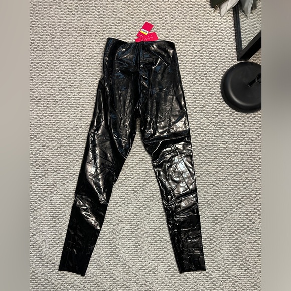 COMMANDO Perfect Control Patent Leather Legging in Black - Picture 6 of 7